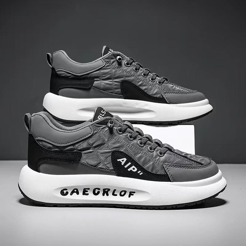 New trendy men's sports shoes