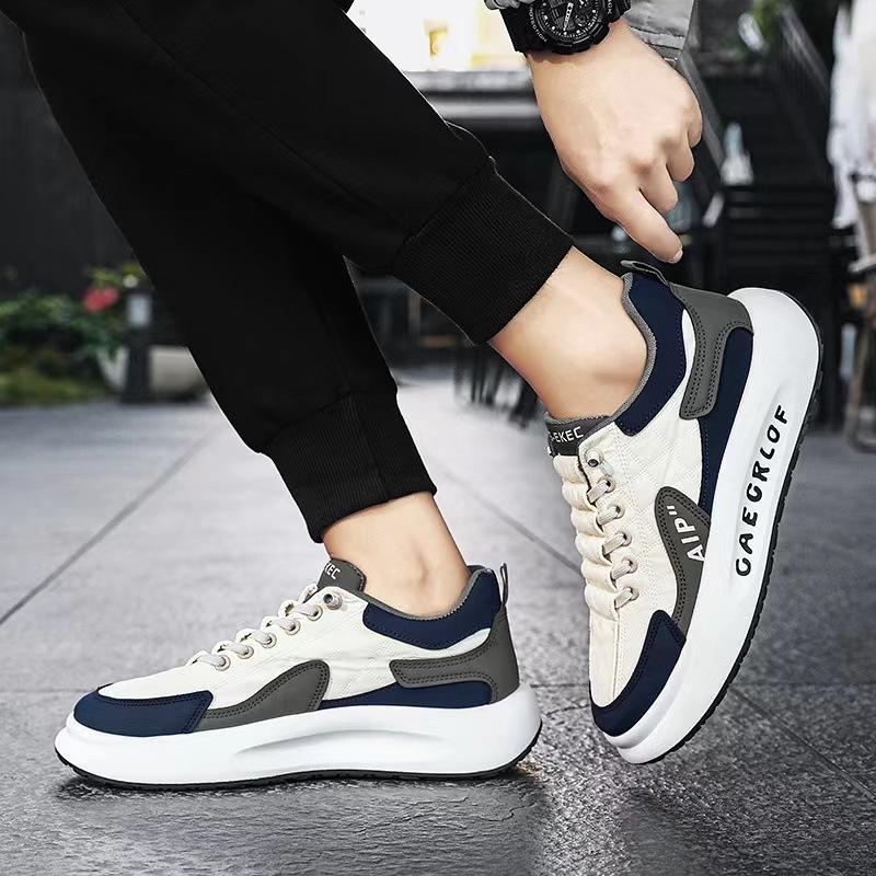 New trendy men's sports shoes