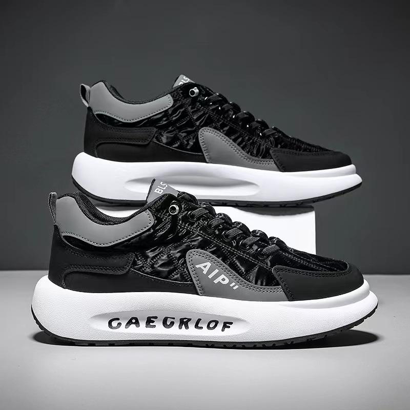 New trendy men's sports shoes